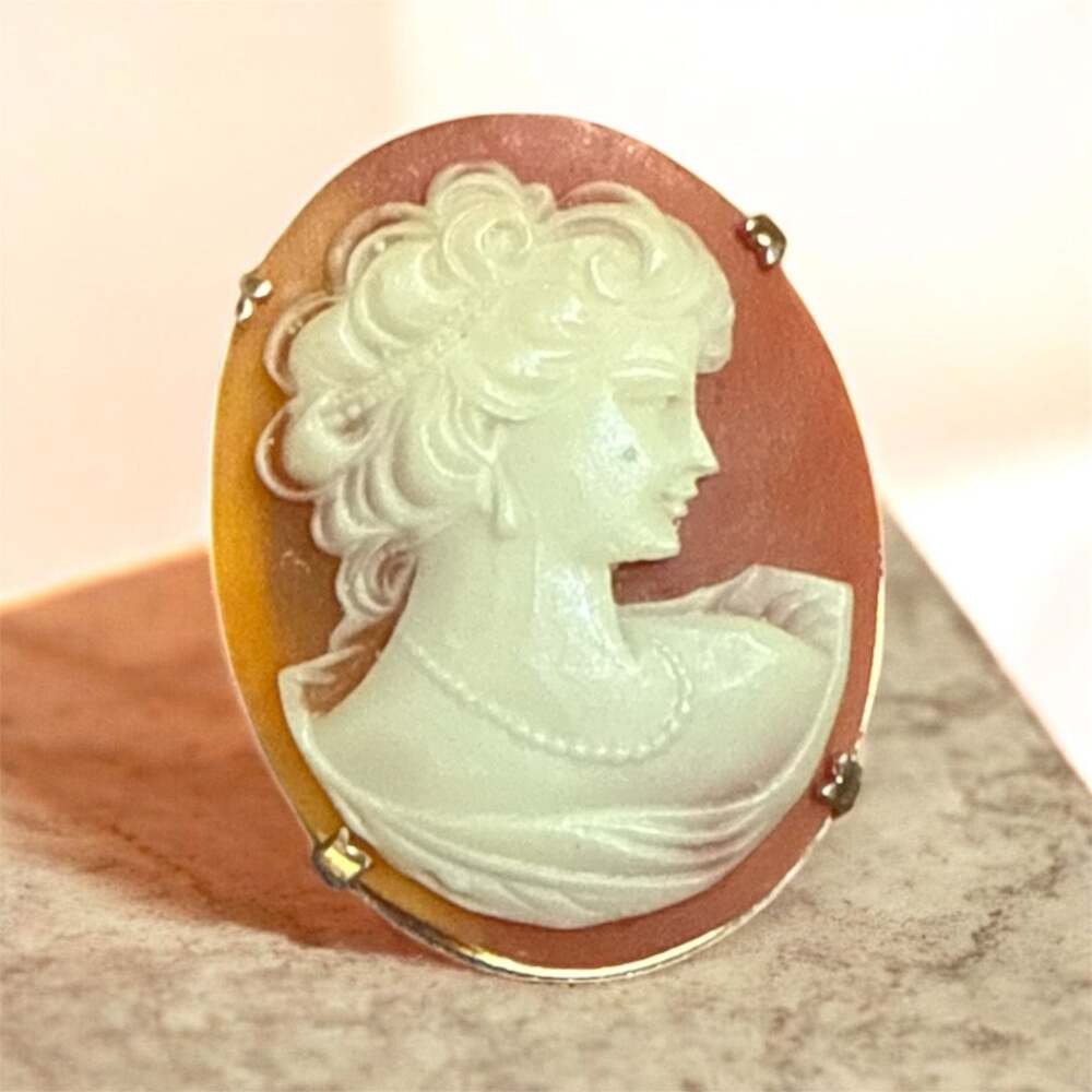 Vintage Oval Lady Cameo Gold Tone Intricate Brooch E28 - Australia